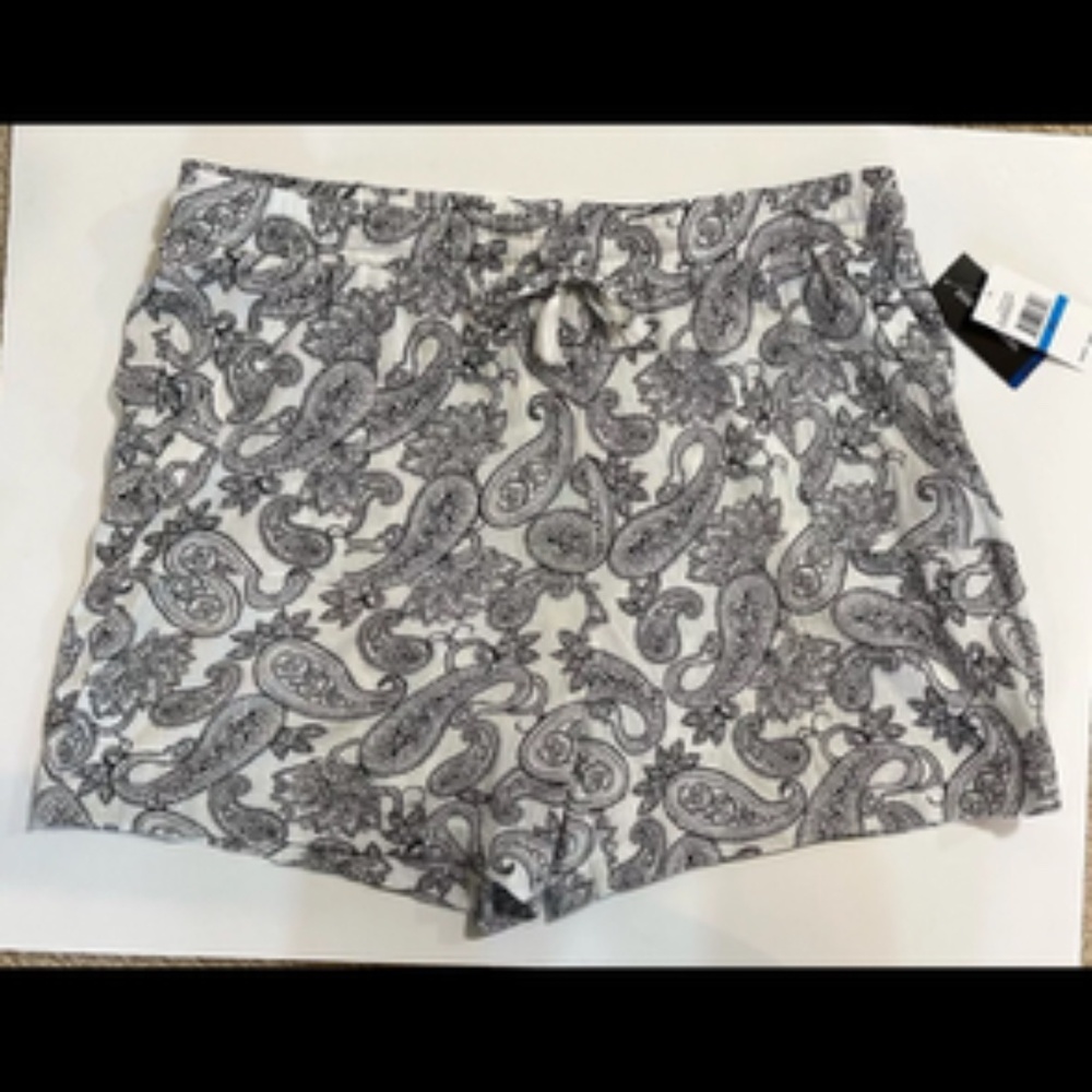 Zoe + Phoebe Women's Casual Print Shorts Size XL Black White Paisley